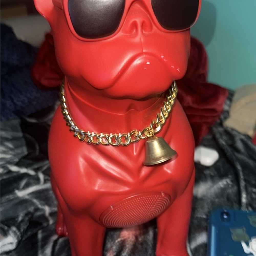 Red Dog Speaker with Gold Chain